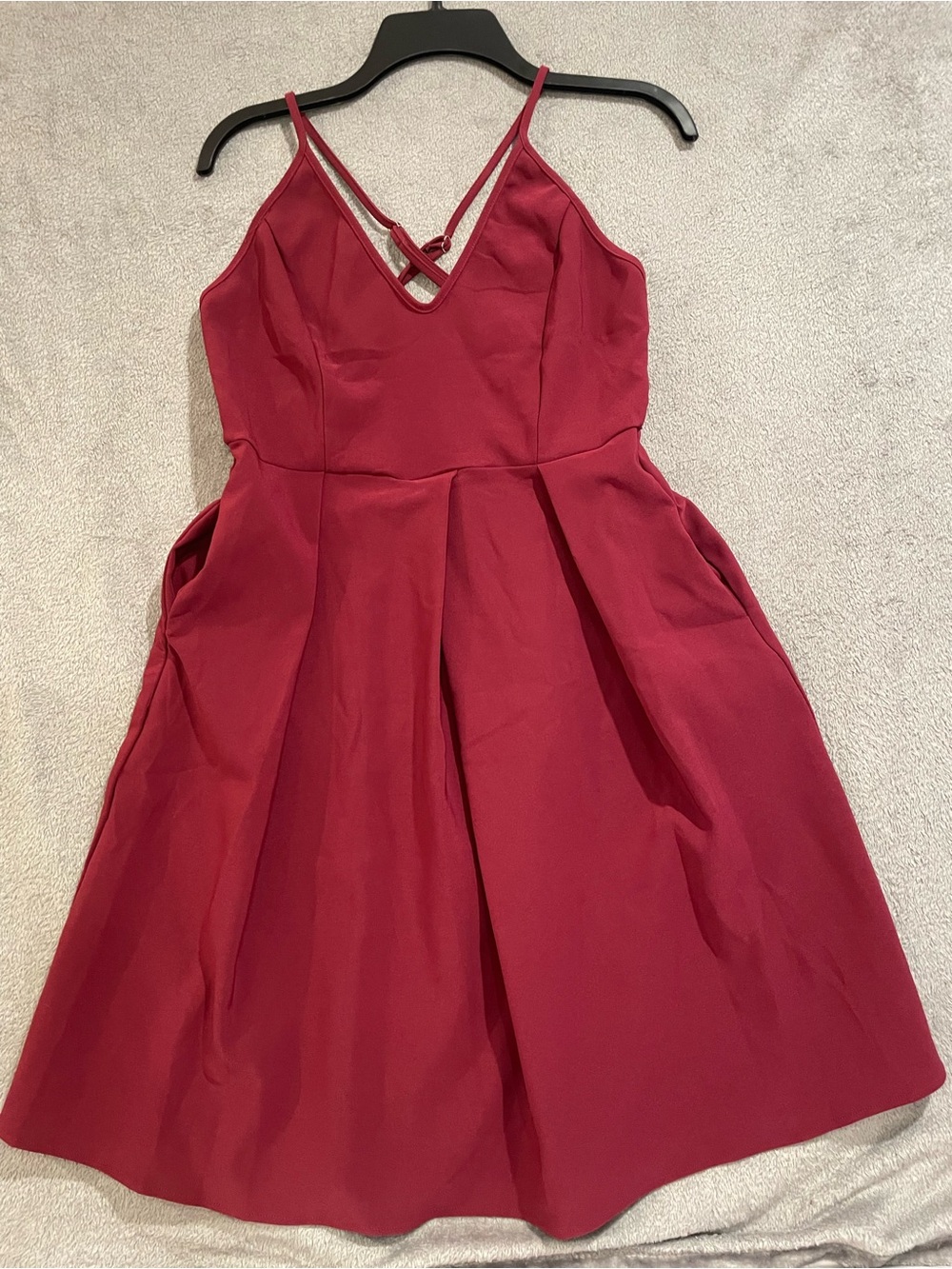 Sleeveless V-Neck High-Low Cocktail Dress in Wine